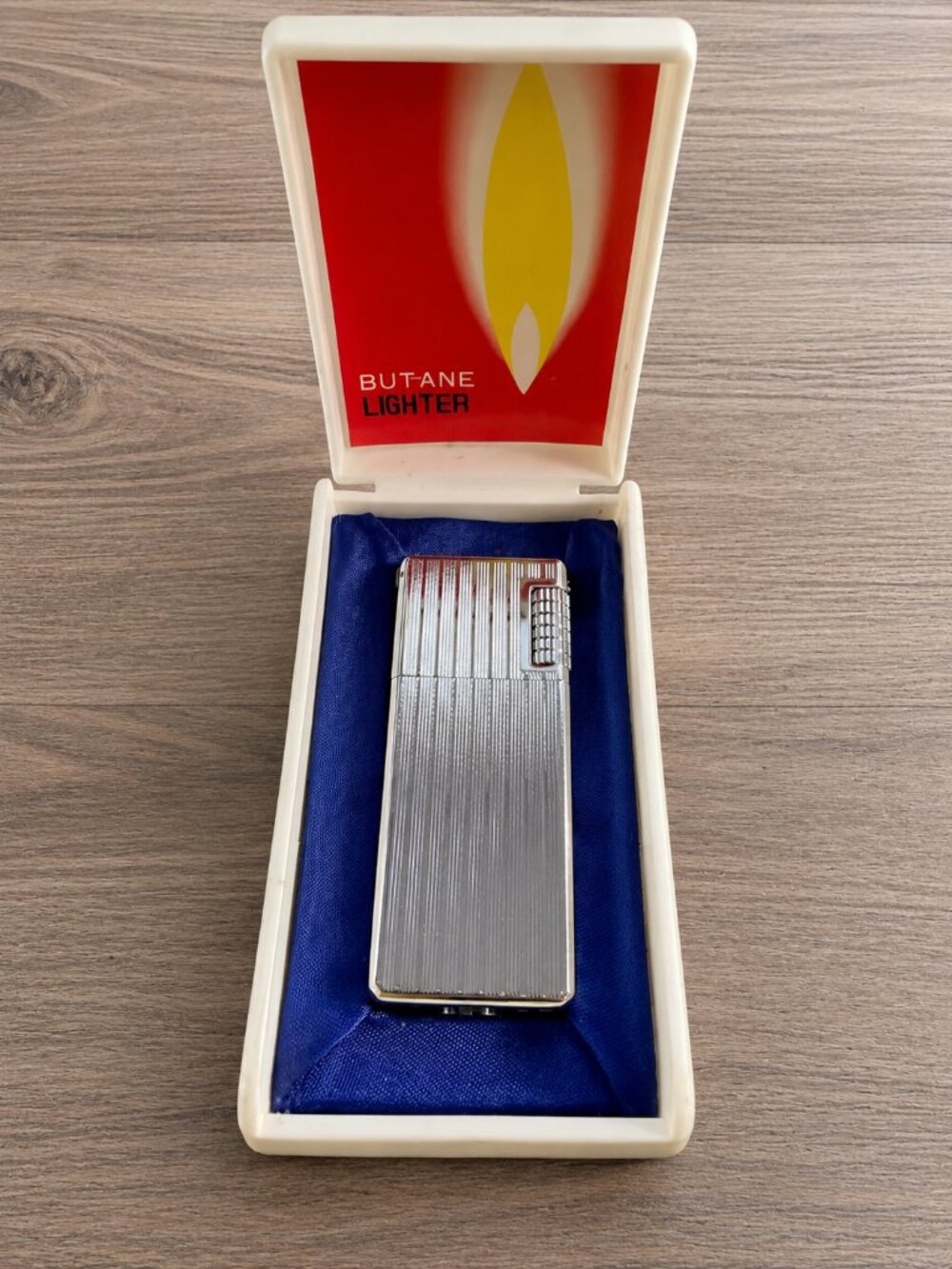 Vintage Kingstar 8 refillable butane lighter complete with its original case K8